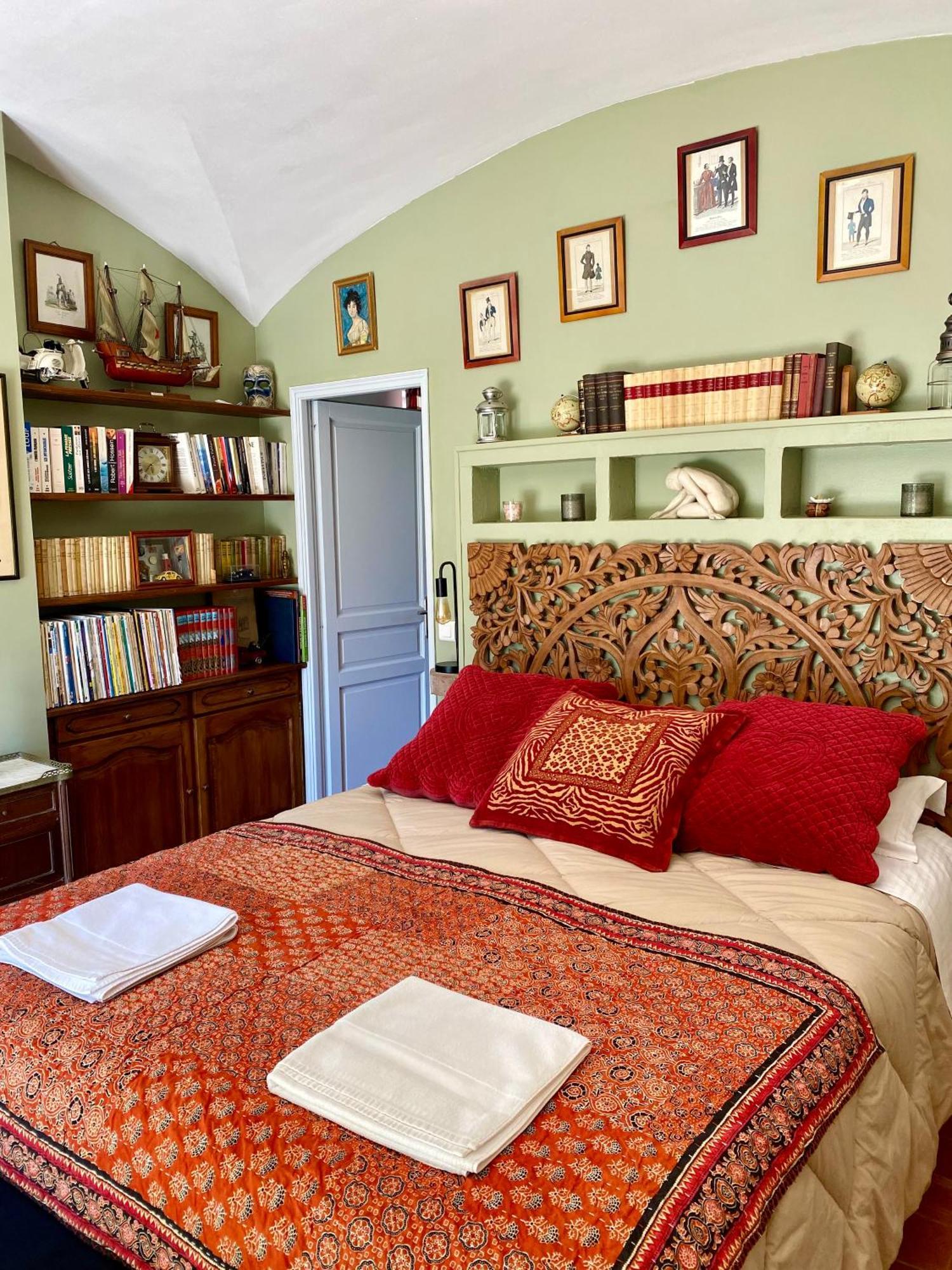 Domaine Du Commandeur Bed & Breakfast Mondragon ภายนอก รูปภาพ