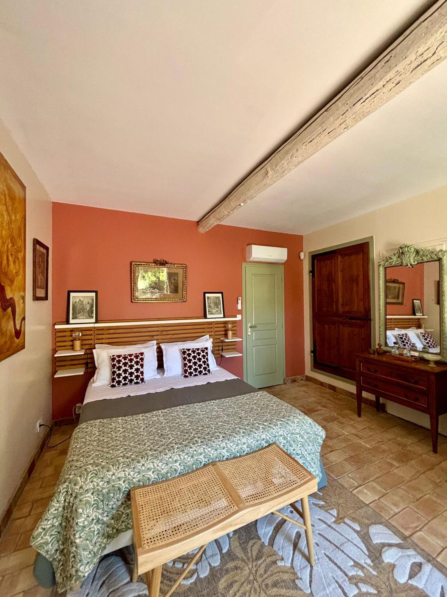 Domaine Du Commandeur Bed & Breakfast Mondragon ภายนอก รูปภาพ
