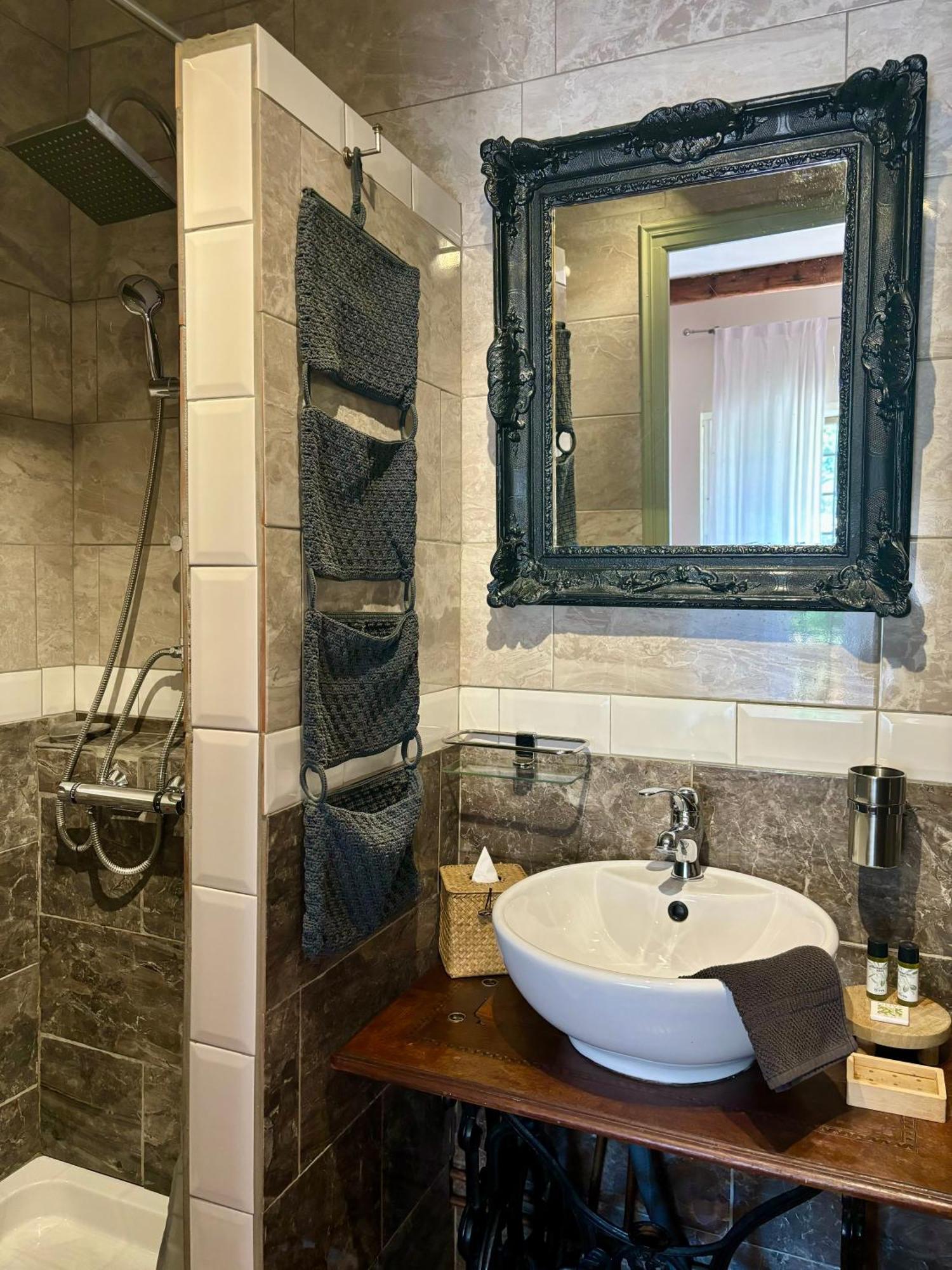 Domaine Du Commandeur Bed & Breakfast Mondragon ภายนอก รูปภาพ