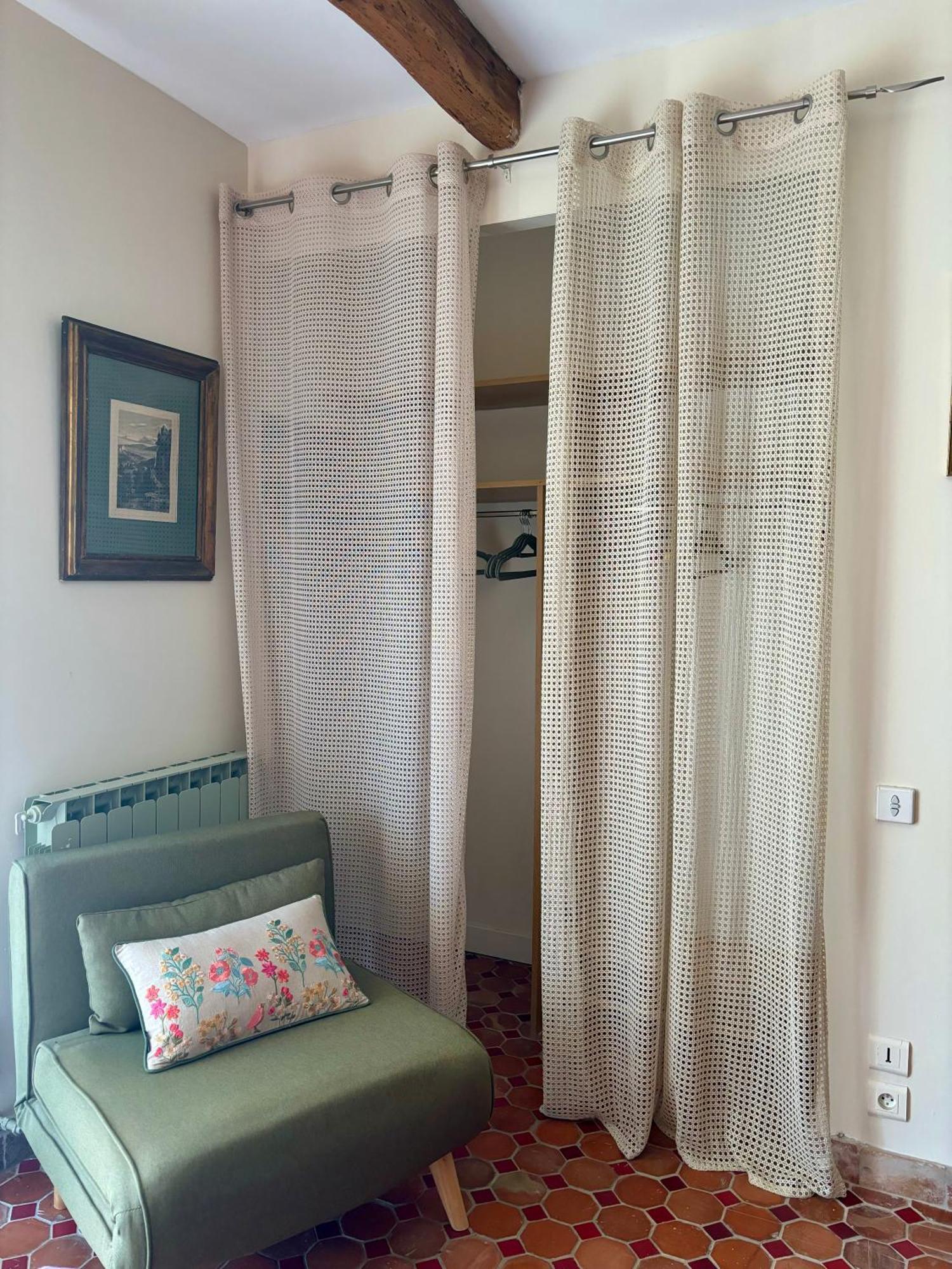 Domaine Du Commandeur Bed & Breakfast Mondragon ภายนอก รูปภาพ