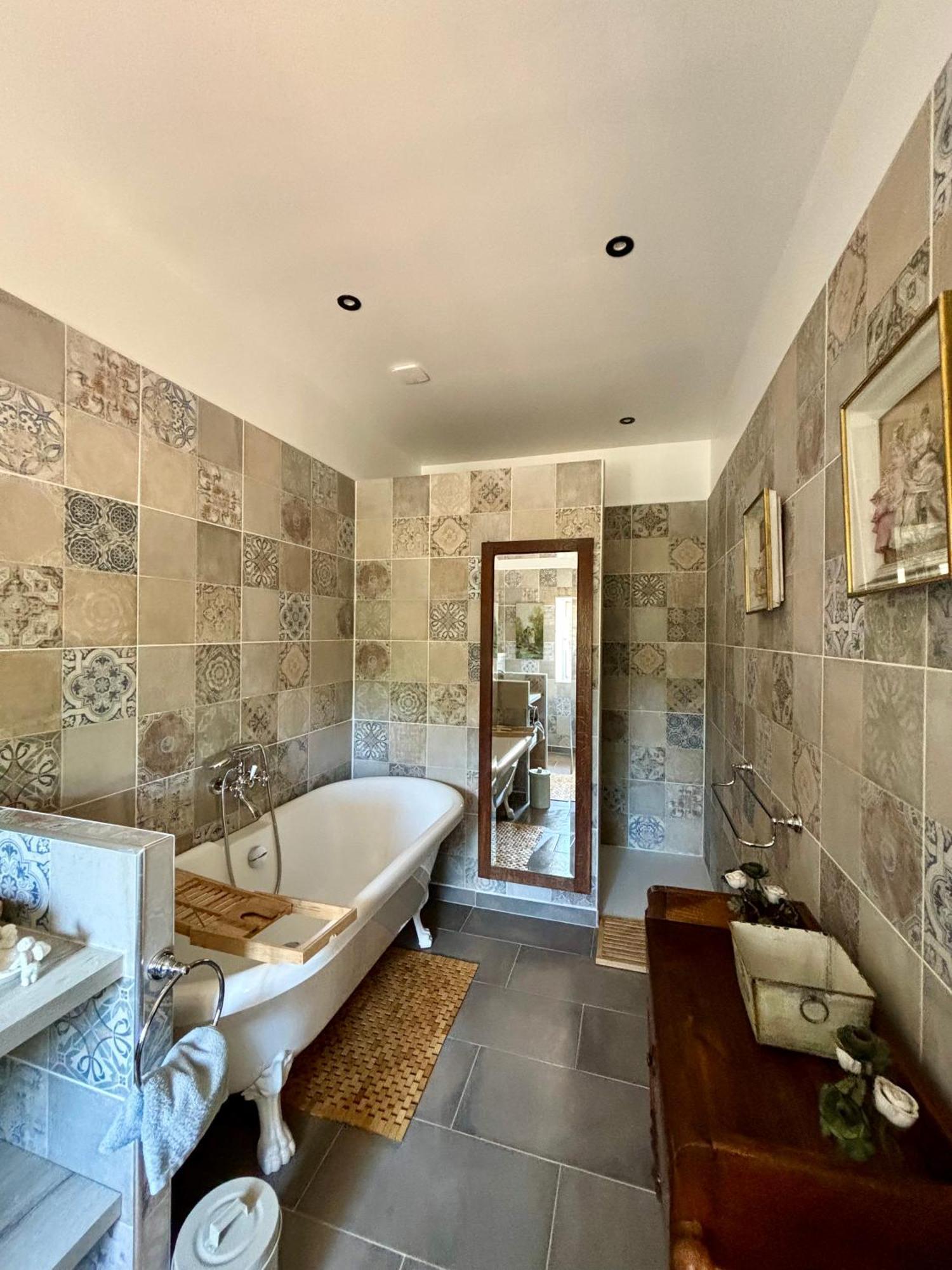 Domaine Du Commandeur Bed & Breakfast Mondragon ภายนอก รูปภาพ